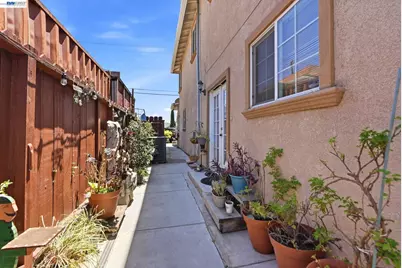 9034 Birch St, Oakland, CA 94603 - Photo 42