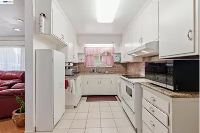 9034 Birch St, Oakland, CA 94603 - Photo 14