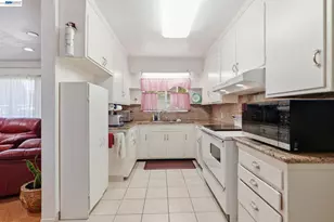 9034 Birch St, Oakland, CA 94603 - Photo 14