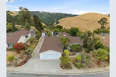 92 Welle Rd, Crockett, CA 94525 - Photo 2