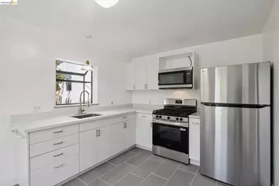 2558 Hilgard Ave, Berkeley, CA 94709 - Photo 50