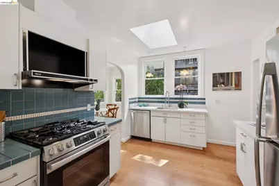 2558 Hilgard Ave, Berkeley, CA 94709 - Photo 40