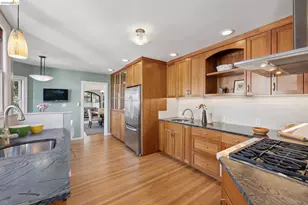 2558 Hilgard Ave, Berkeley, CA 94709 - Photo 18