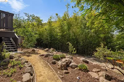 2558 Hilgard Ave, Berkeley, CA 94709 - Photo 60