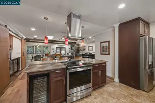 917 Hamilton Dr, Pleasant Hill, CA 94523 - Photo 8