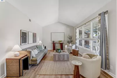 380 Springpark Cir, San Jose, CA 95136 - Photo 8