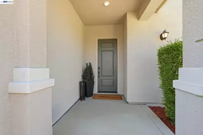 1550 Plumas Dr, Lathrop, CA 95330 - Photo 4