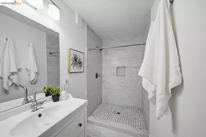 132 Rishell Dr, Oakland, CA 94619 - Photo 32
