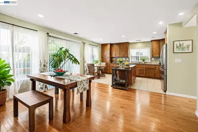 15100 Shining Star Ln, San Leandro, CA 94579 - Photo 8