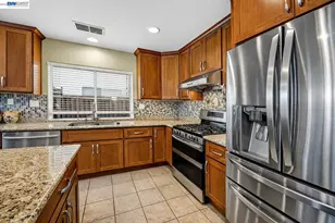 15100 Shining Star Ln, San Leandro, CA 94579 - Photo 10