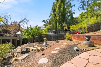 6616 Outlook Ave, Oakland, CA 94605 - Photo 22