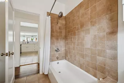 391 51st St, Oakland, CA 94609 - Photo 52