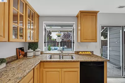 323 Sandstone Dr, Fremont, CA 94536 - Photo 8