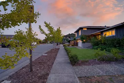 127 Peacock Dr, San Rafael, CA 94901 - Photo 2