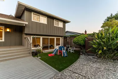 127 Peacock Dr, San Rafael, CA 94901 - Photo 32
