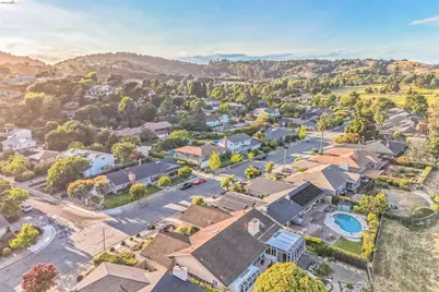 127 Peacock Dr, San Rafael, CA 94901 - Photo 38