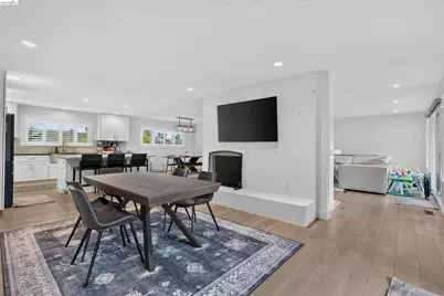 127 Peacock Dr, San Rafael, CA 94901 - Photo 10
