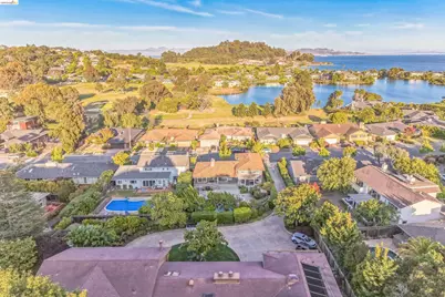 127 Peacock Dr, San Rafael, CA 94901 - Photo 36
