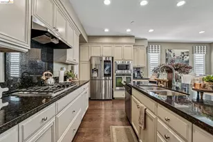 8586 Pinehollow Cir, Discovery Bay, CA 94505 - Photo 10