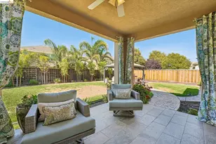 8586 Pinehollow Cir, Discovery Bay, CA 94505 - Photo 32