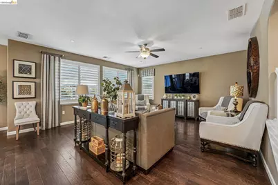 8586 Pinehollow Cir, Discovery Bay, CA 94505 - Photo 4