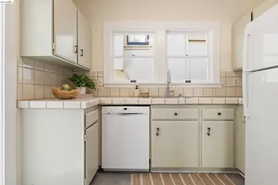 538 Weldon Ave, Oakland, CA 94610 - Photo 14