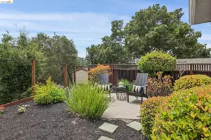 21 Orinda Vista Dr, Oakland, CA 94605 - Photo 32