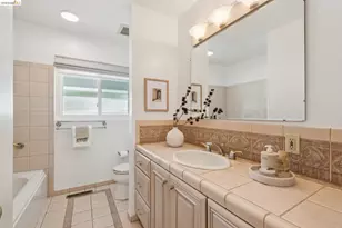 21 Orinda Vista Dr, Oakland, CA 94605 - Photo 50