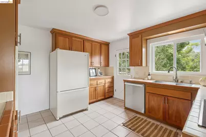 21 Orinda Vista Dr, Oakland, CA 94605 - Photo 18