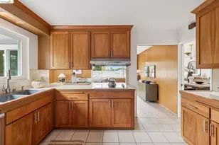 21 Orinda Vista Dr, Oakland, CA 94605 - Photo 22