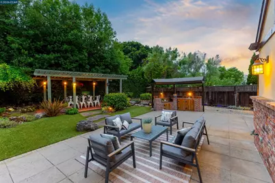 21 Oval Rd, Oakland, CA 94611 - Photo 2