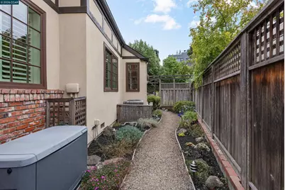 21 Oval Rd, Oakland, CA 94611 - Photo 50