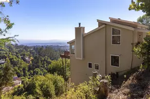 7015 Elverton Dr, Oakland, CA 94611 - Photo 50