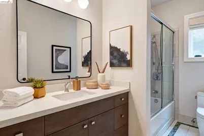 7015 Elverton Dr, Oakland, CA 94611 - Photo 44
