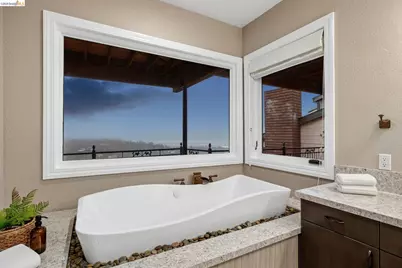 7015 Elverton Dr, Oakland, CA 94611 - Photo 66