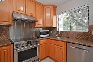 17994 Azalea Rd, Hayward, CA 94541 - Photo 16