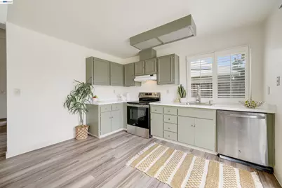 32466 Lake Berryessa Dr, Fremont, CA 94555 - Photo 8