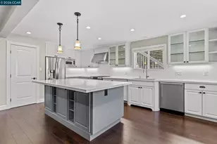 557 43rd St, Oakland, CA 94609 - Photo 2
