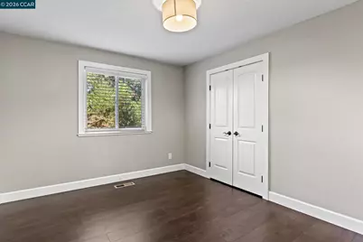 557 43rd St, Oakland, CA 94609 - Photo 22