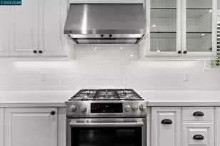 557 43rd St, Oakland, CA 94609 - Photo 8