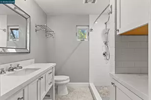 557 43rd St, Oakland, CA 94609 - Photo 18