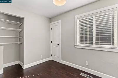 557 43rd St, Oakland, CA 94609 - Photo 16