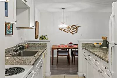 385 Jayne Ave #105, Oakland, CA 94610 - Photo 8
