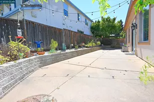 1725 Hazeltine Way, Fairfield, CA 94533 - Photo 46