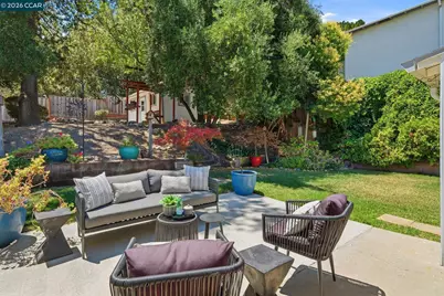 210 Vista Way, Martinez, CA 94553 - Photo 30