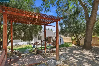 210 Vista Way, Martinez, CA 94553 - Photo 38