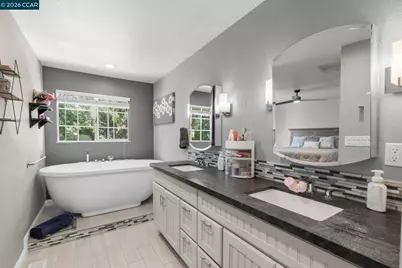 1002 Pinehurst Ct, Concord, CA 94521 - Photo 18