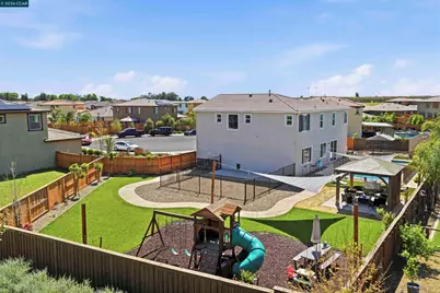 1655 Apricot Ct, Dixon, CA 95620 - Photo 2