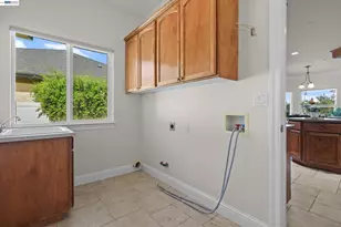 2110 Cadjew St, Redding, CA 96003 - Photo 38