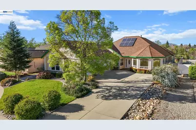 2110 Cadjew St, Redding, CA 96003 - Photo 4